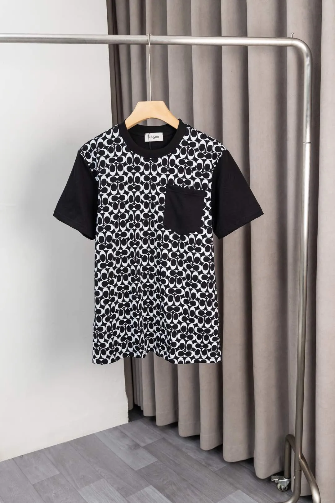 N COACH𦸅Chi 25ss New Arrival T-shirt, Classic presbyopia all-over printing technology, highly customized, double gauze pure cotton fabric, soft fabric, fashionable Versatile, Same Style for men and women. Color: Black, Size: M～XXL